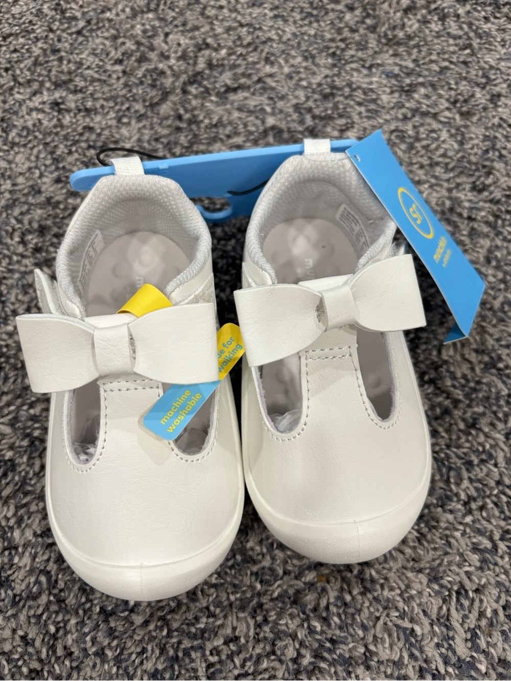 Classic White Bow Kids Shoes 6c
